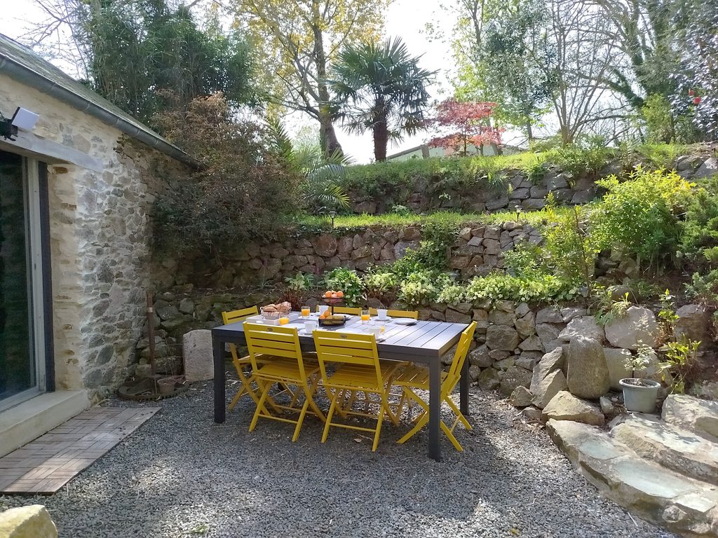 Jardin préparé avant la vente d'une maison dans le Cotentin