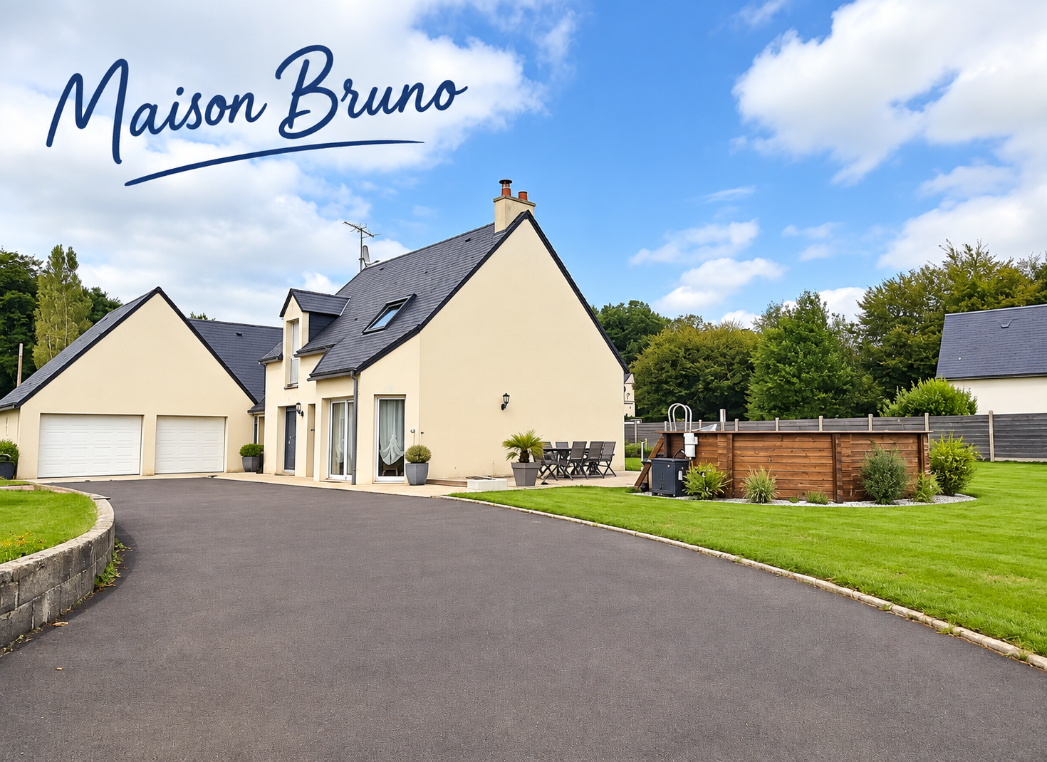 Maison familiale à Digosville avec double garage, jardin et piscine