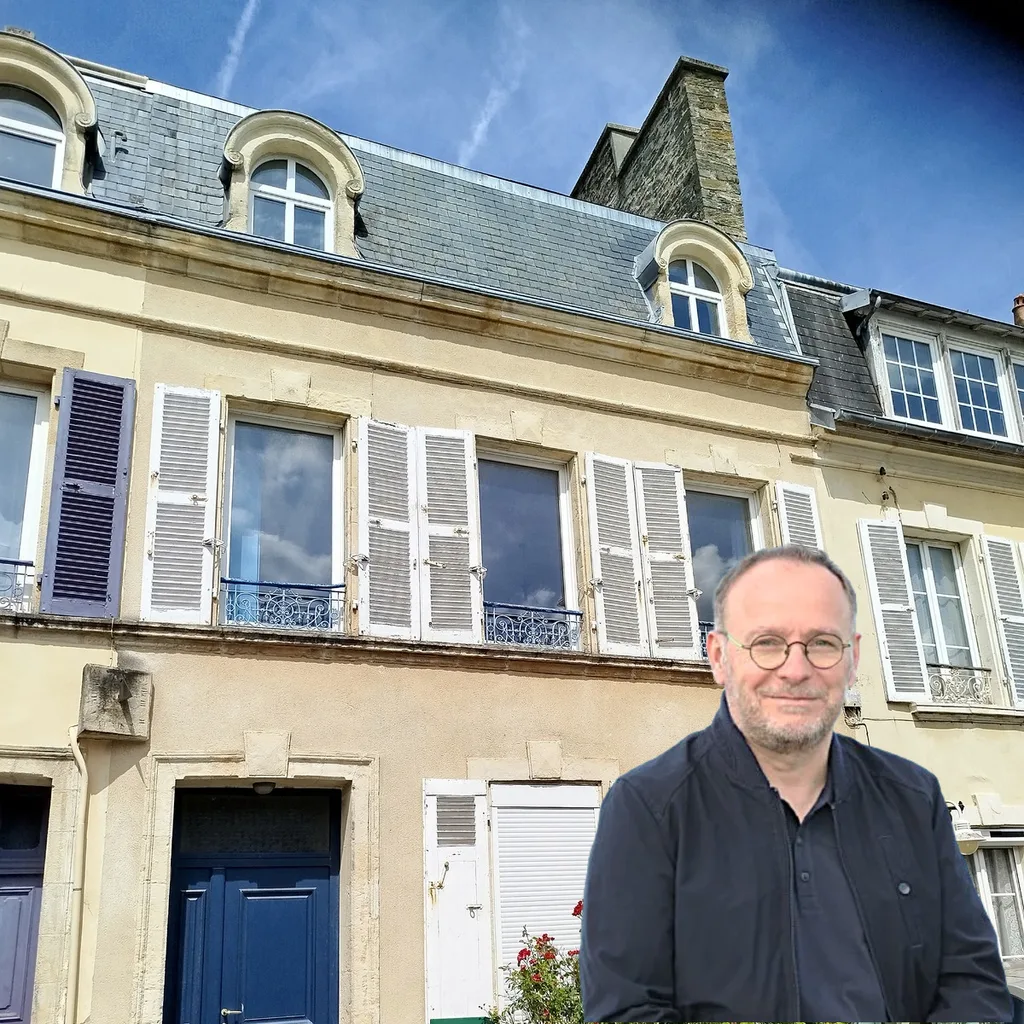 Sébastien Lecarpentier lors de l'estimation d'une maison à Cherbourg